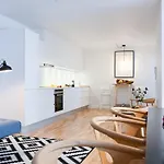 Sanders Tower - Chic Two-bedroom In Charming 아파트 *
