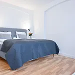 아파트 Sanders Tower - Chic Two-bedroom In Charming