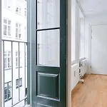 아파트 Sanders Tower - Chic Two-bedroom In Charming