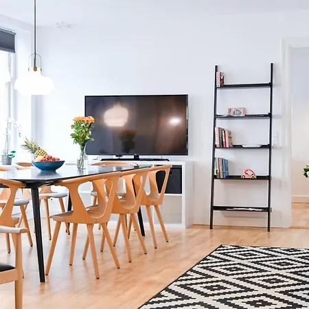 Sanders Tower - Chic Two-bedroom In Charming 아파트 코펜하겐