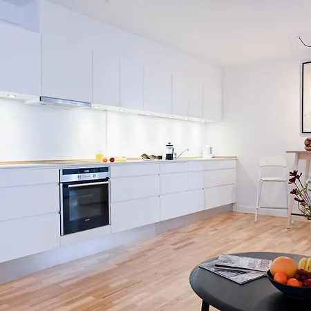 Sanders Tower - Chic Two-bedroom In Charming Apartment *
