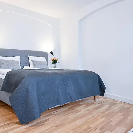 Apartment Sanders Tower - Chic Two-bedroom In Charming