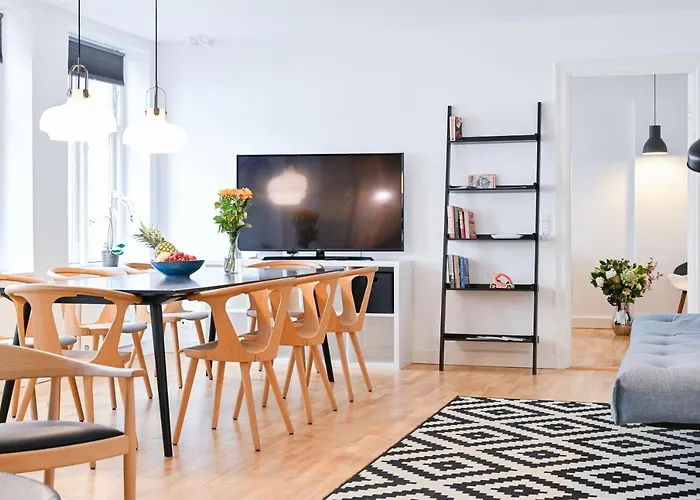 Sanders Tower - Chic Two-bedroom In Charming Apartment Copenhagen
