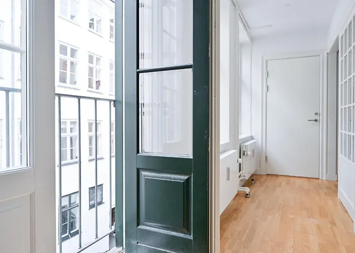 Apartment Sanders Tower - Chic Two-bedroom In Charming